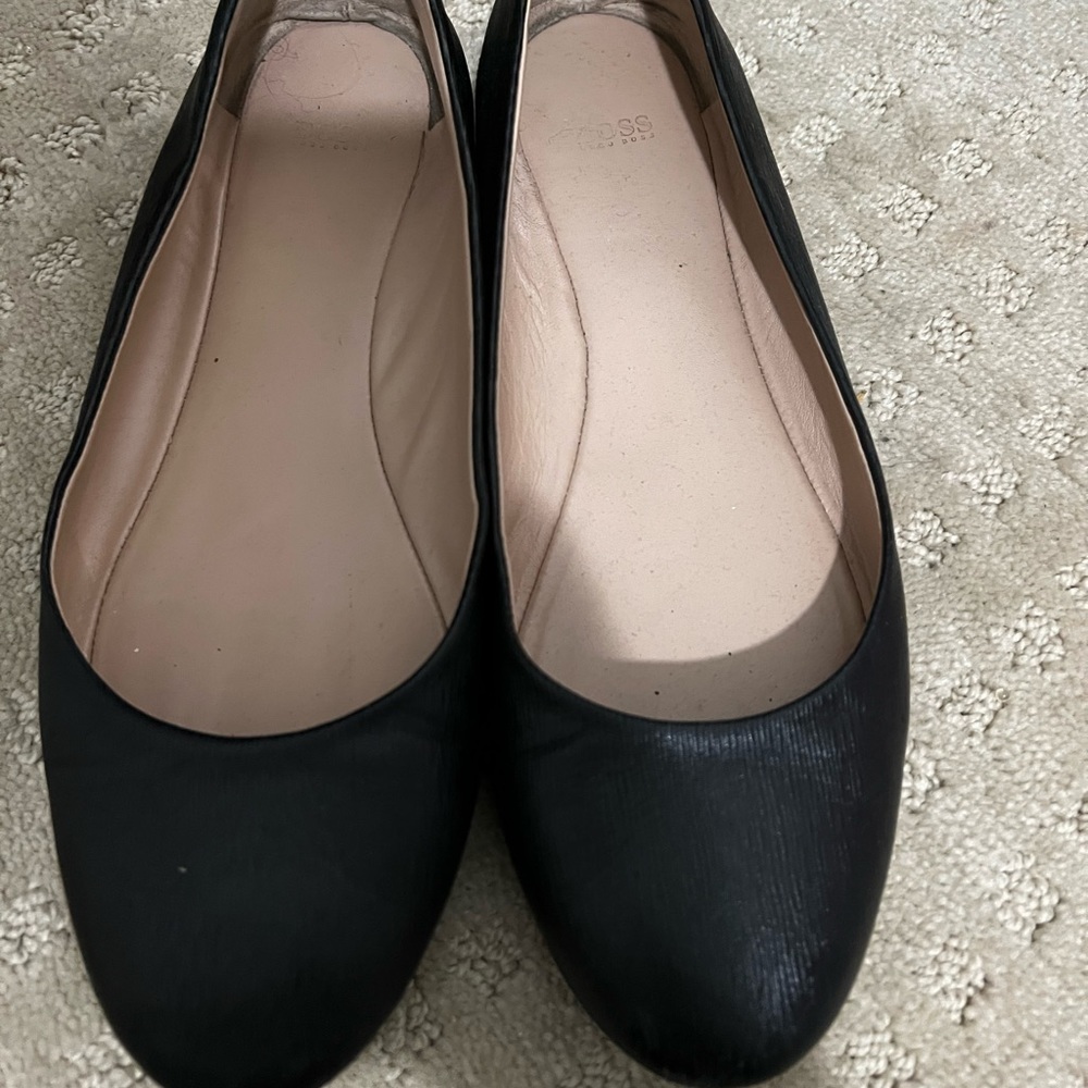 Hugo Boss black ballet flats